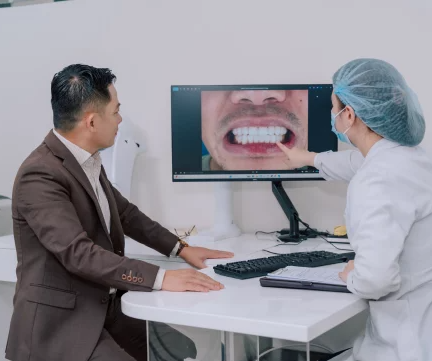 bac-si-chuyen-gia-nha-khoa-truc-tiep-tham-kham
